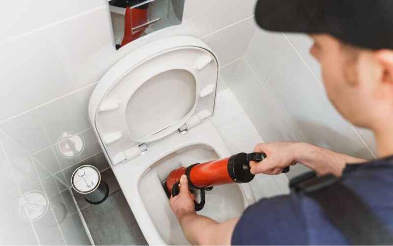 Dicas Infalíveis para Desentupir seu Vaso Sanitário Rapidamente