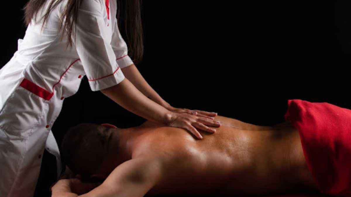 Massagem sensual: Pode oferecer malefícios para a saúde após um tempo?
