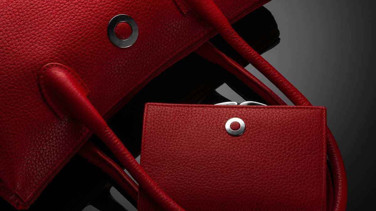Descubra as melhores bolsas e carteiras de couro para complementar o seu estilo