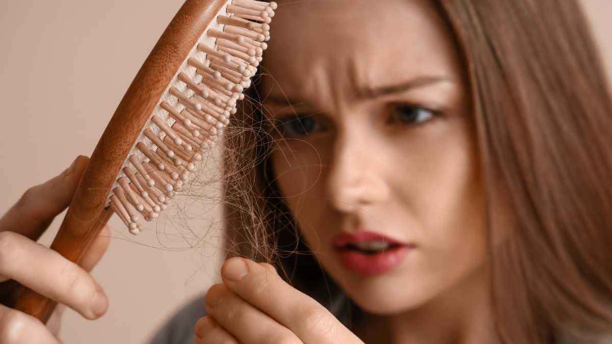 É natural perder alguns fios todos os dias, mas quando isso torna-se um problema