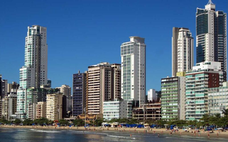 Por Que Balneário Camboriú Está se Tornando a Capital do Luxo Vertical no Brasil