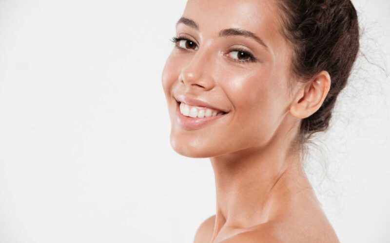 Clareamento Dental e Estética Facial: Como Eles se Relacionam