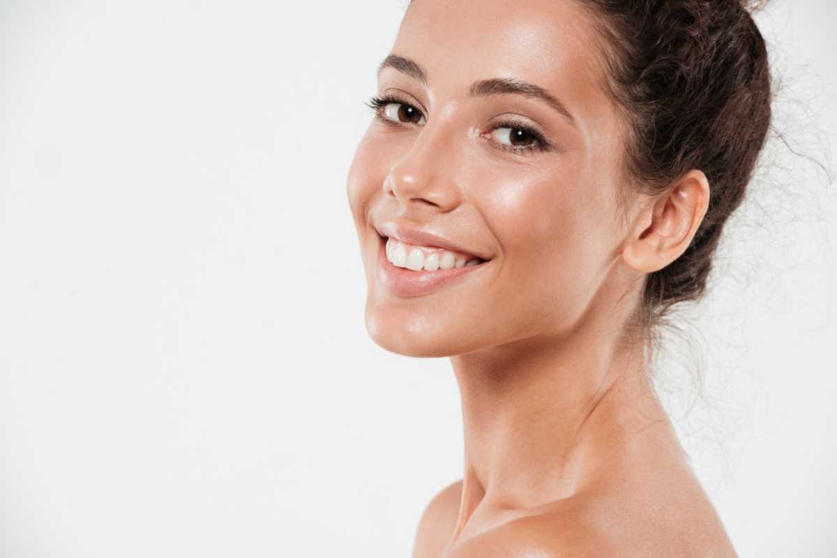 Clareamento Dental e Estética Facial: Como Eles se Relacionam