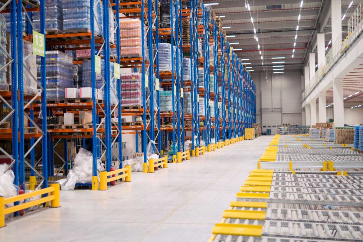 Por que a minha empresa precisa de um centro logístico